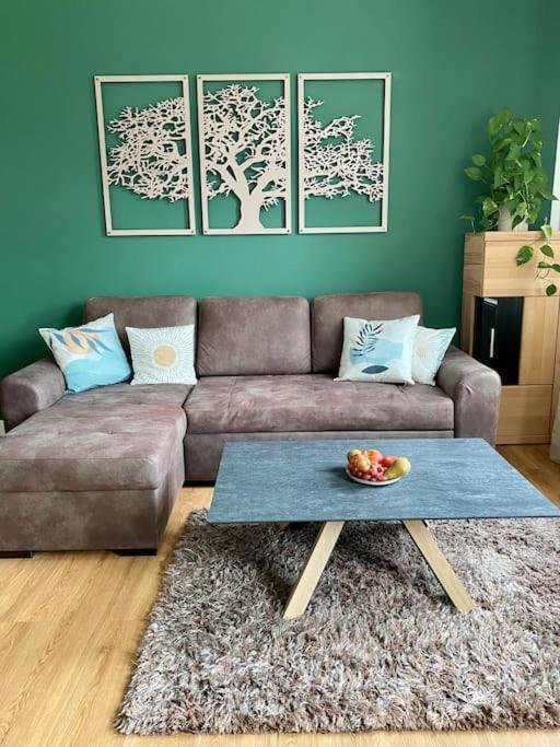 2-Zimmer Zentral In Ferdinandshof, Wlan Modern מראה חיצוני תמונה