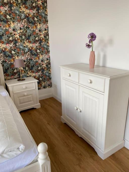 2-Zimmer Zentral In Ferdinandshof, Wlan Modern מראה חיצוני תמונה