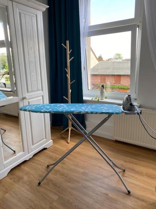 2-Zimmer Zentral In Ferdinandshof, Wlan Modern מראה חיצוני תמונה